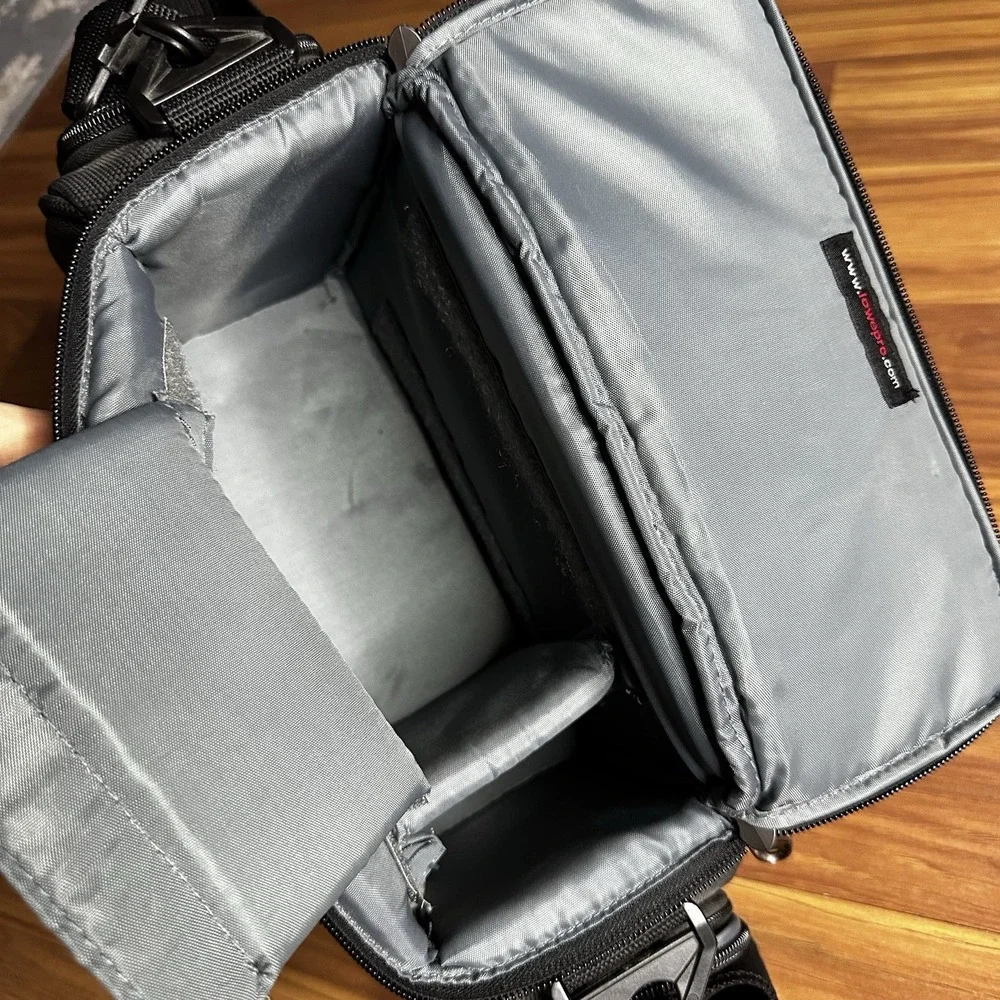LowePro VS400 Camera Bag Black Should Strap Padded Compartments Canon Nikon